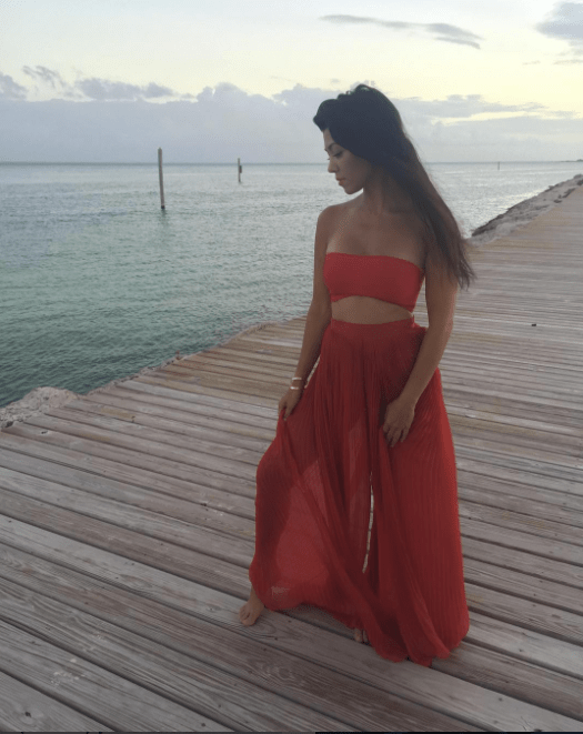 Kourtney kardashian bra