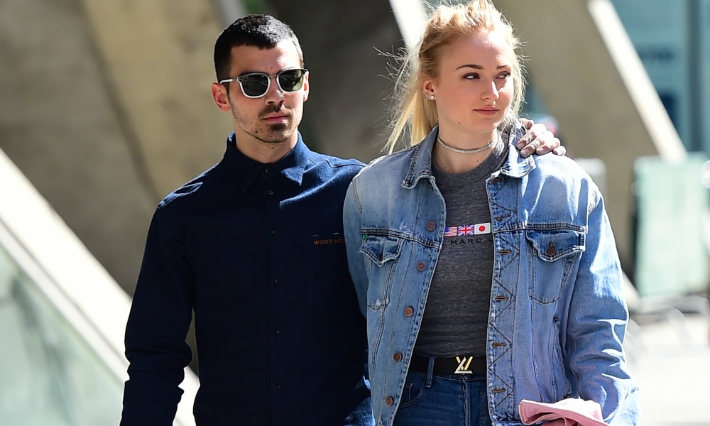Joe Jonas, Sophie Turner, Walking