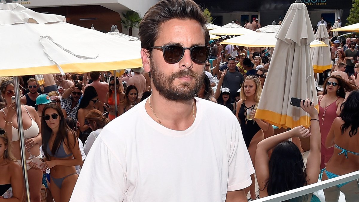 Scott disick vegas two women