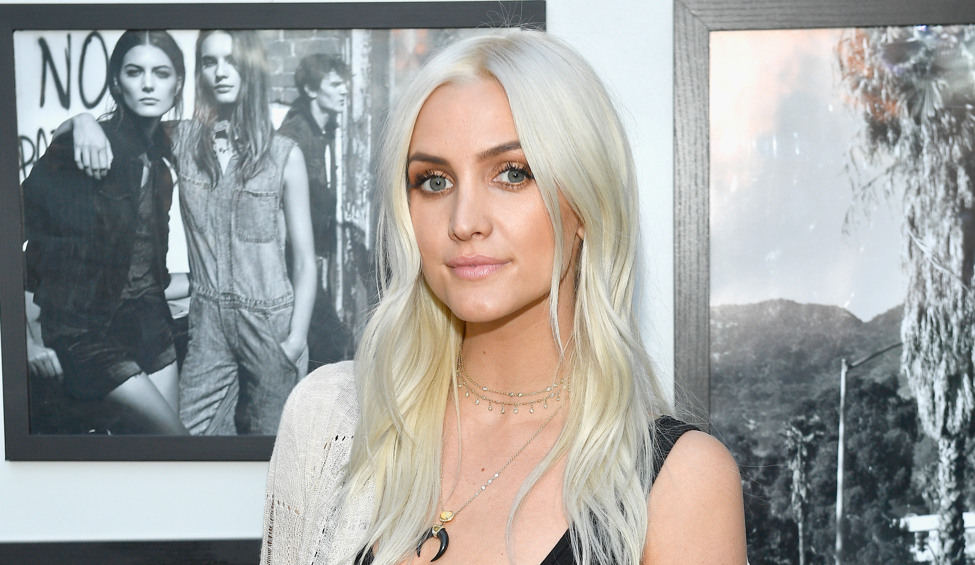 Ashlee Simpson Tits - Did Ashlee Simpson Get More Plastic Surgery? Experts Say Yes!