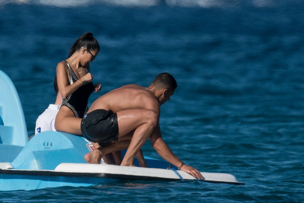 kourtney kardashian splash