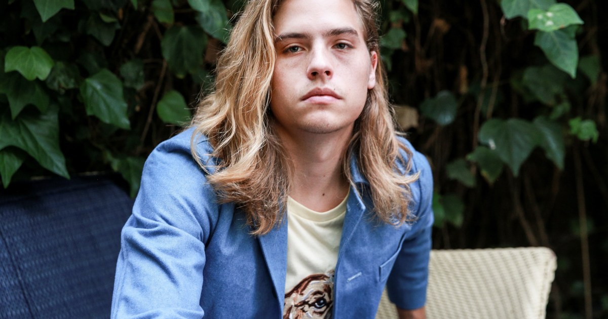 4. Dylan Sprouse's Blue Hair Sparks Twitter Frenzy - wide 10