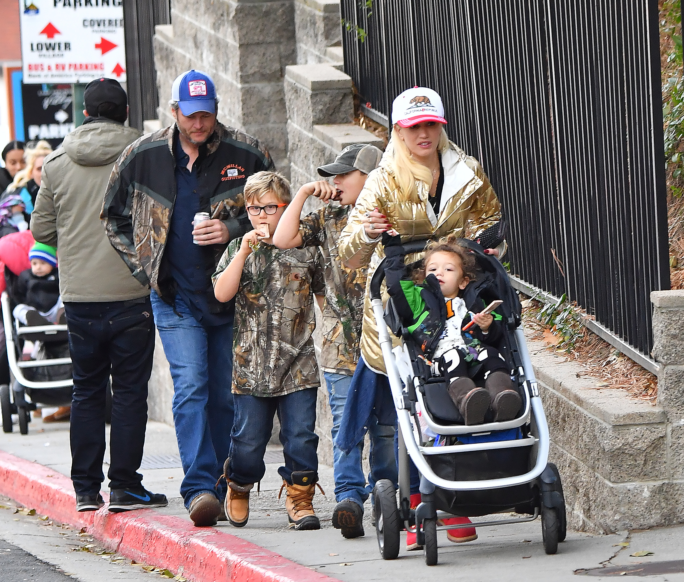 gwen stefani kids with blake splash