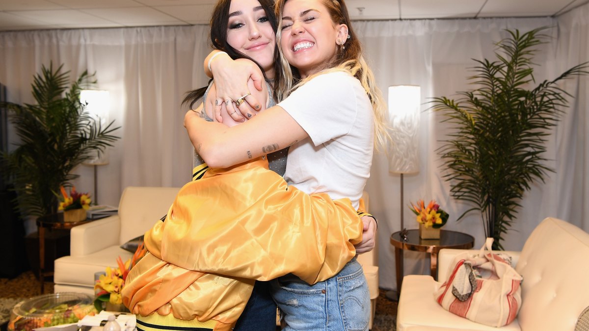 Is noah cyrus related to miley cyrus