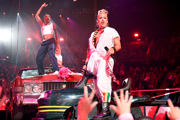 pink vma performance