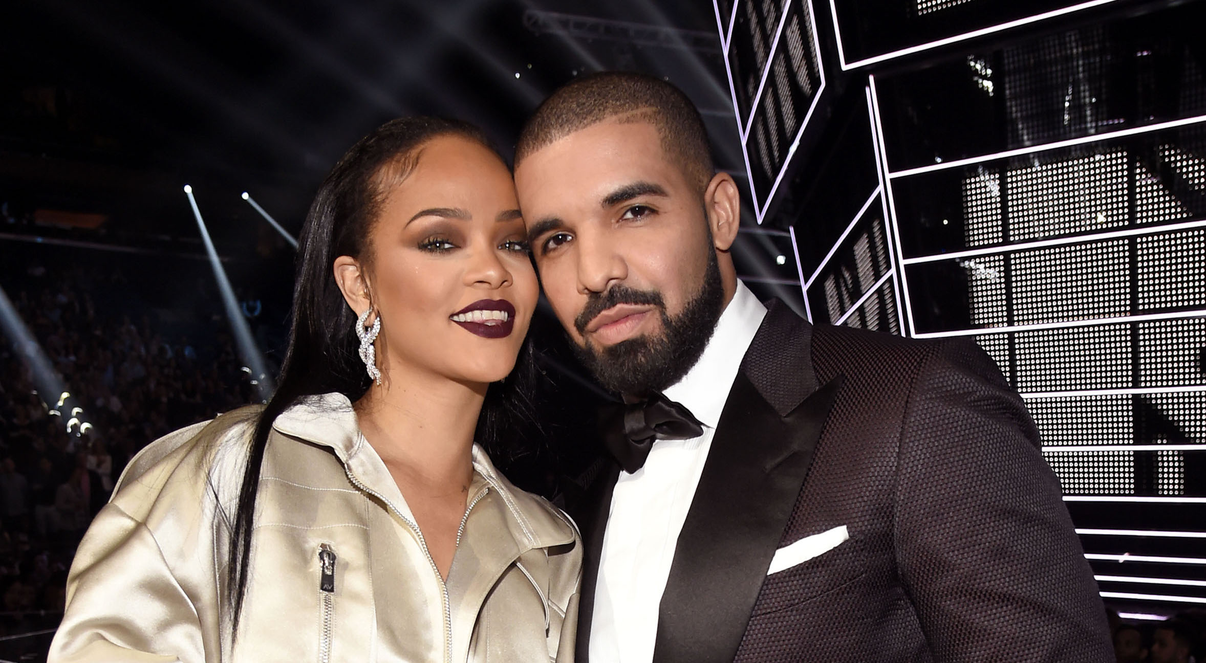Rihanna Is Reportedly "Hurt" Over Drake's Obsession With Nicki Minaj!