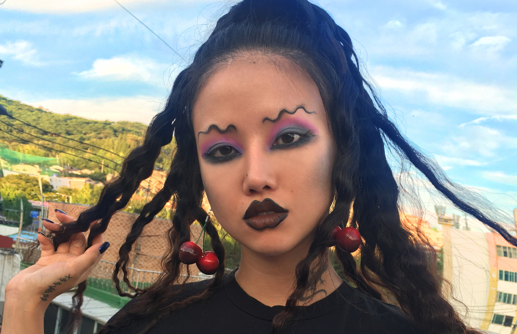 Squiggle eyebrows instagram