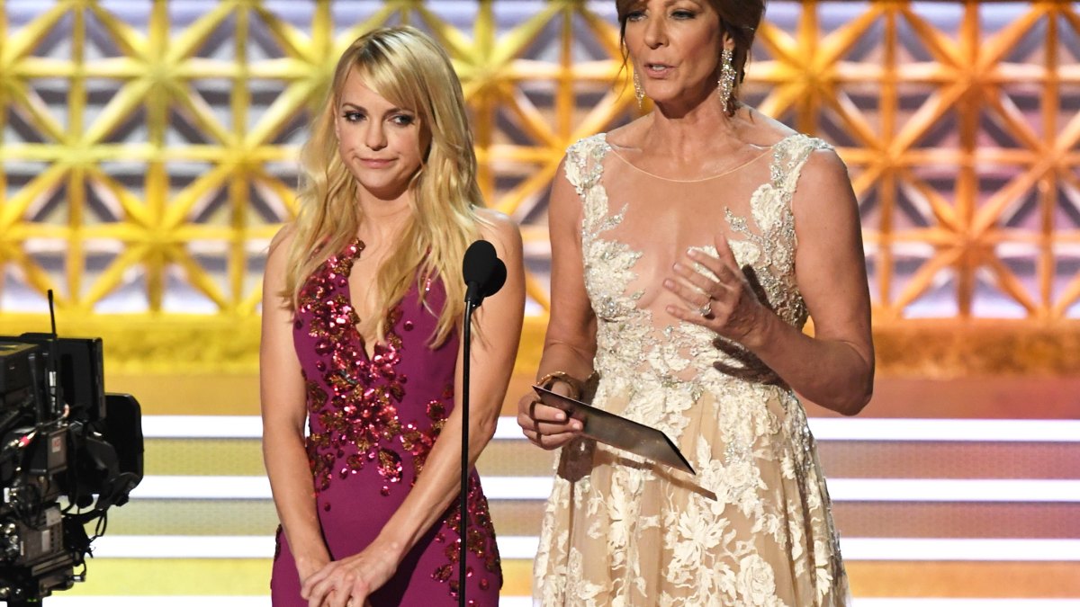 Anna faris emmys 2