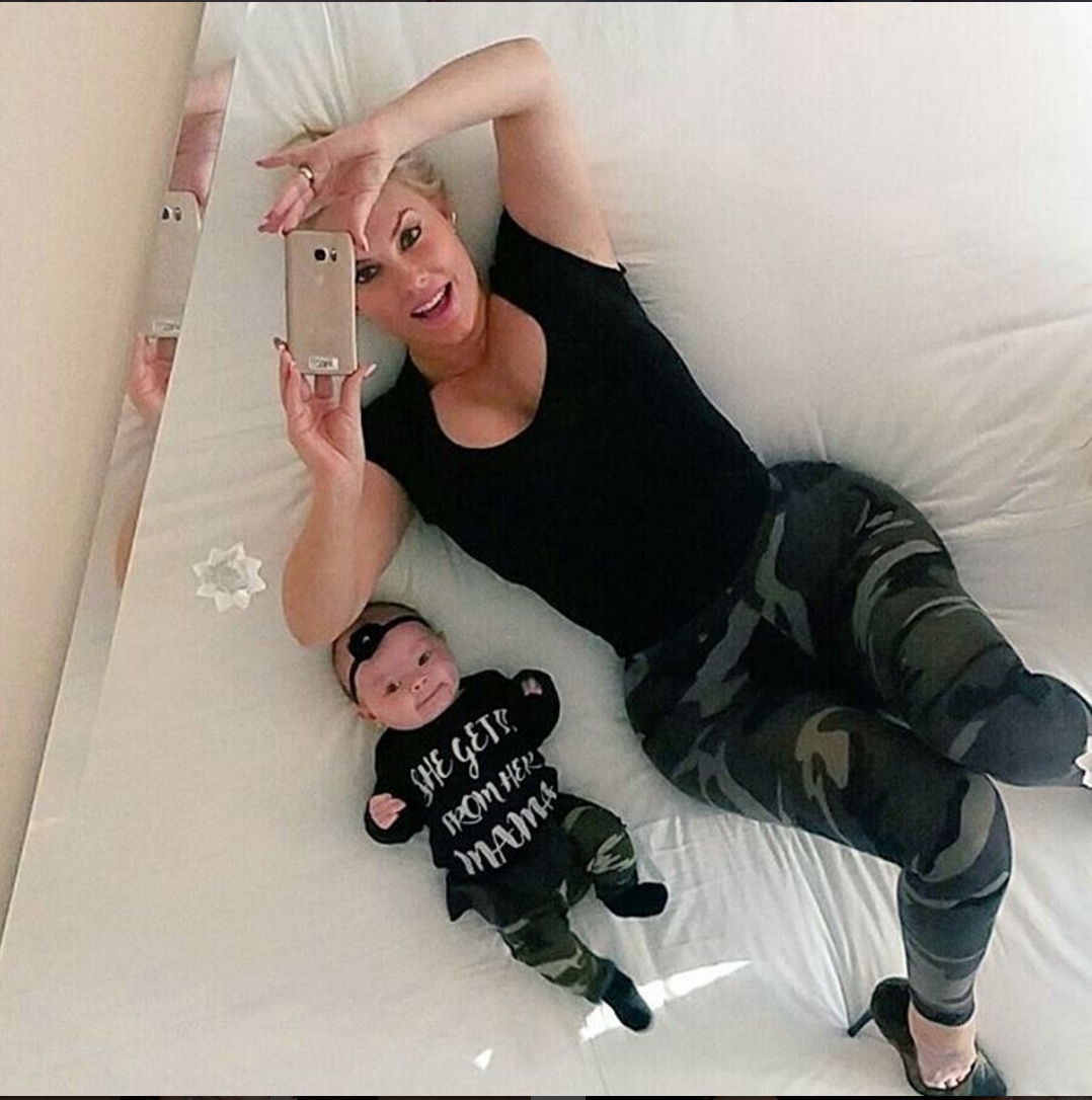 Coco Austin and Daughter Chanel Rock Matching Swimsuits on Instagram — See the Cute Pic! Immagine