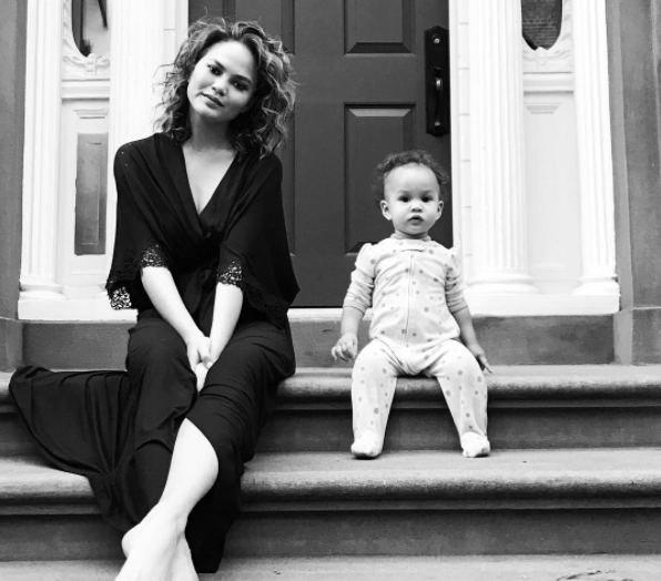 Chrissy teigen john legend luna 3