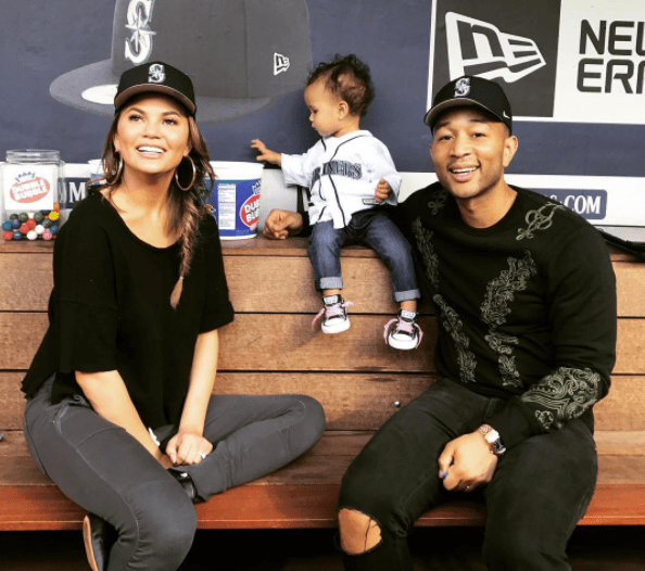 Chrissy teigen john legend luna 7