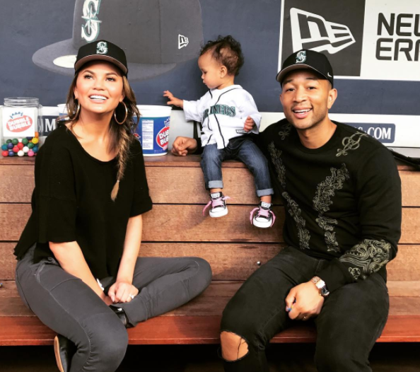Chrissy teigen john legend luna 7