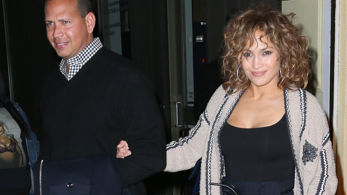 Jennifer lopez alex rodriguez daughter singing