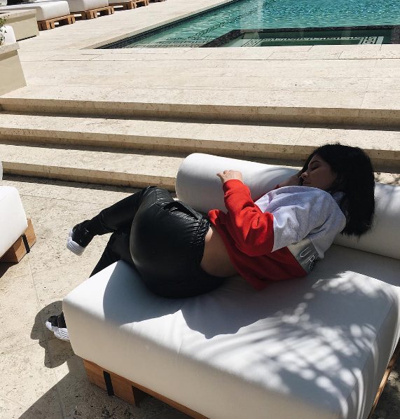 Kylie jenner butt 3 72