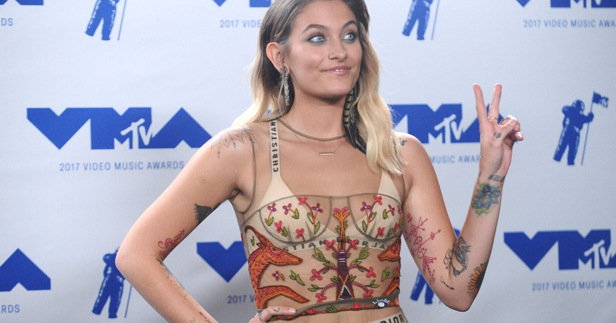 Paris Jackson Goes Topless to Show off Her New Tattoo | Life & Style