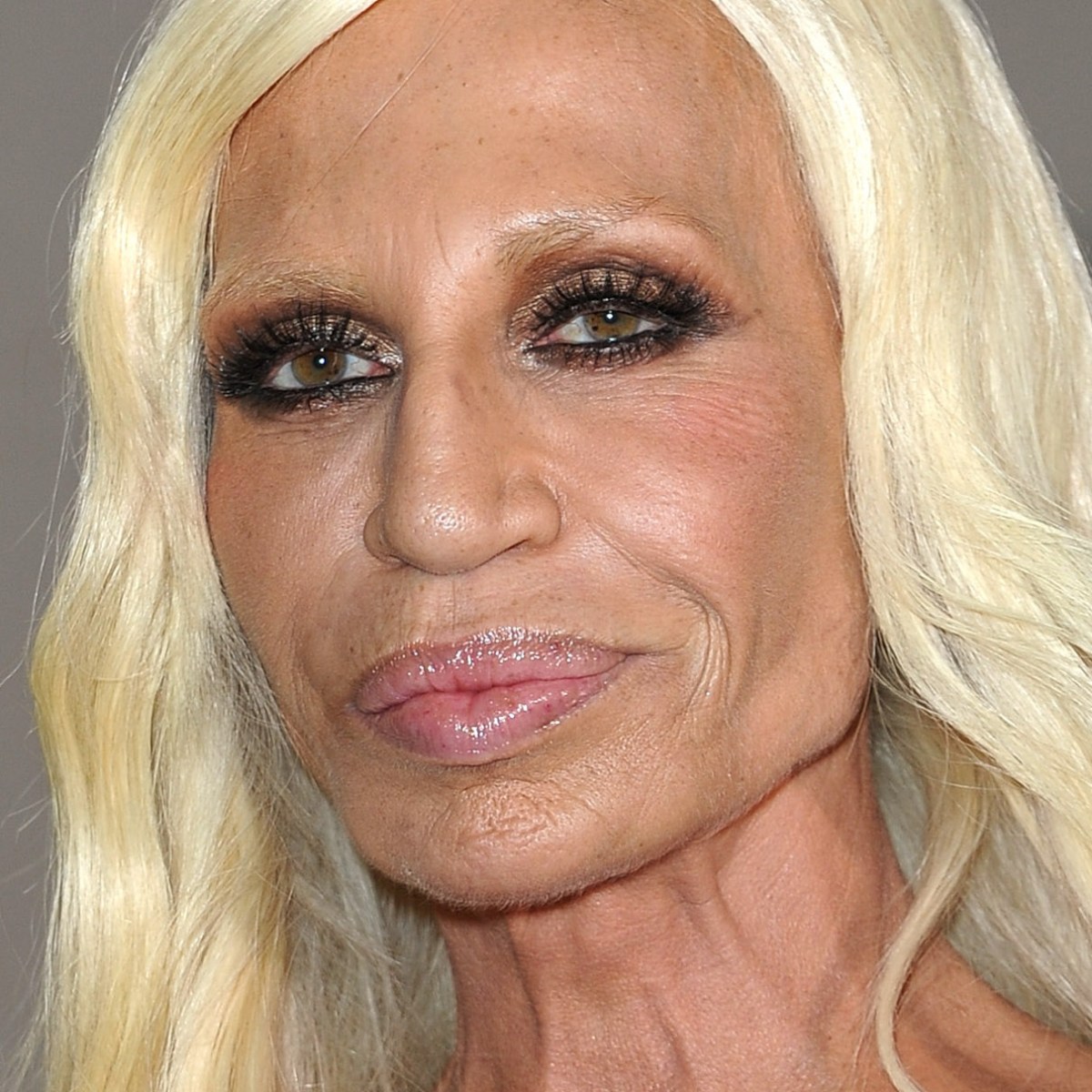 Donatella Versace Without Makeup Doing The Artist