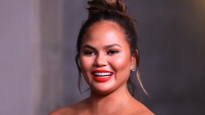 Chrissy teigen baby bump