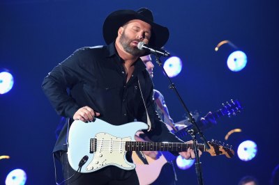garth brooks cmas getty images