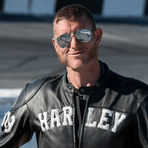 Josh owens lose finger moonshiners