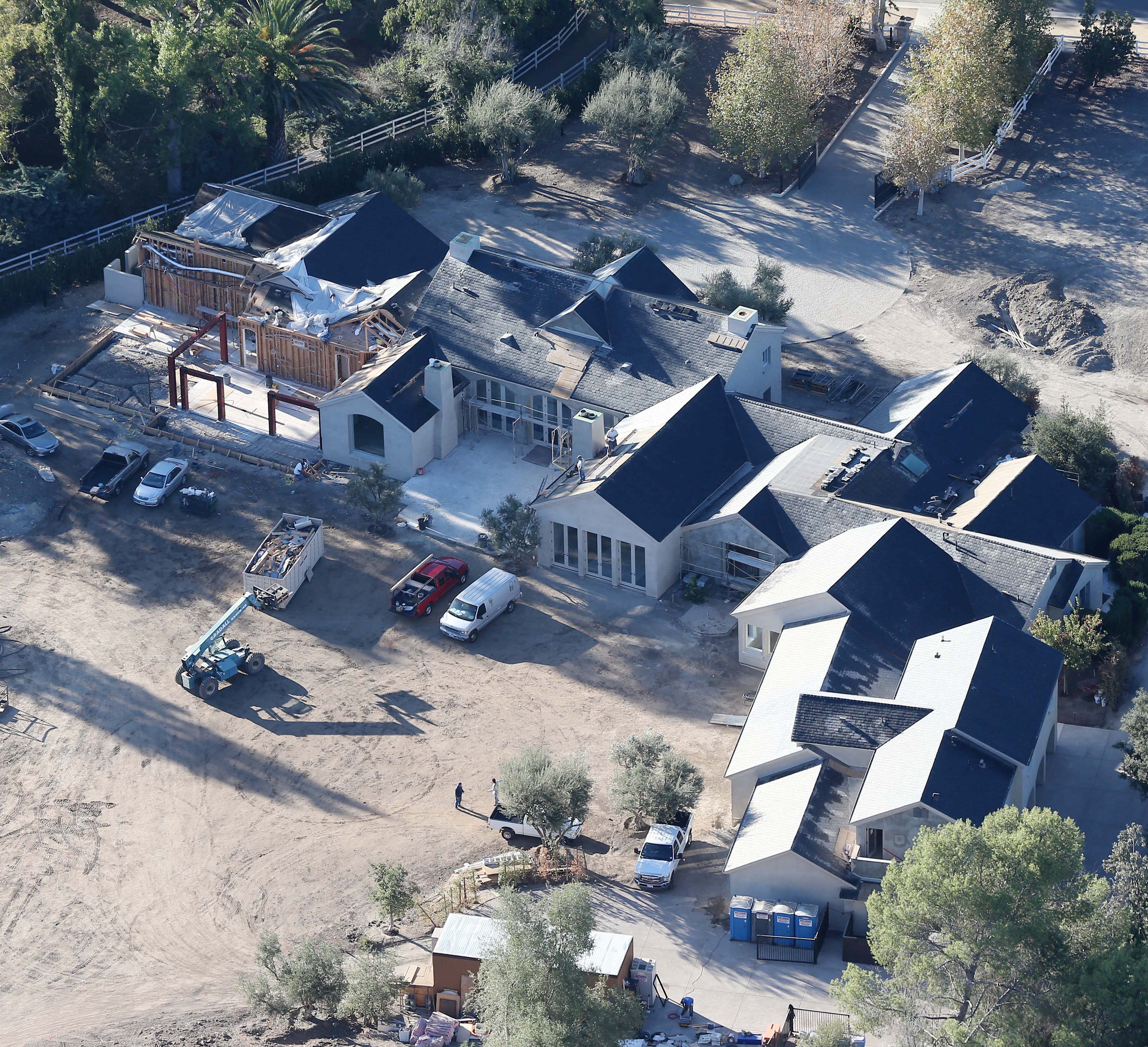 kim kardashian kanye west mansion splash