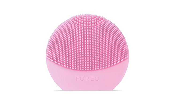 Foreo face brush cleaning