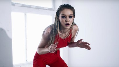 Gigi hadid shows armpit hair