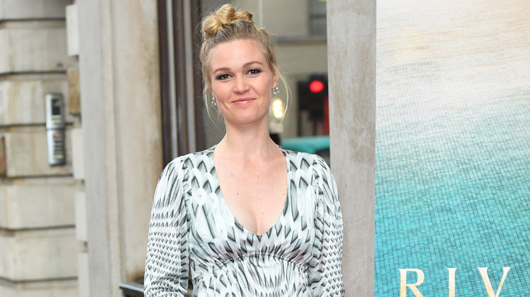 Julia stiles