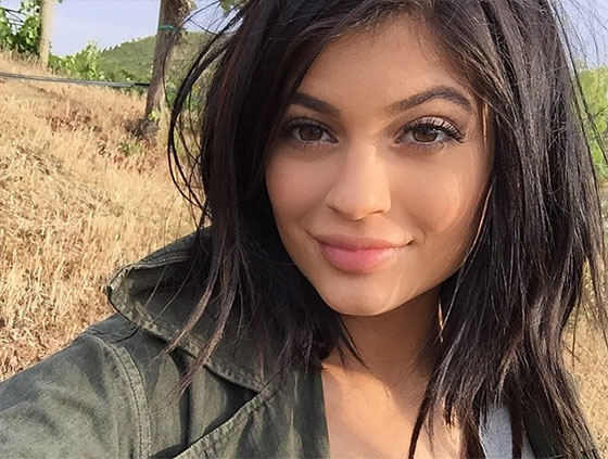 kylie jenner selfie no makeup