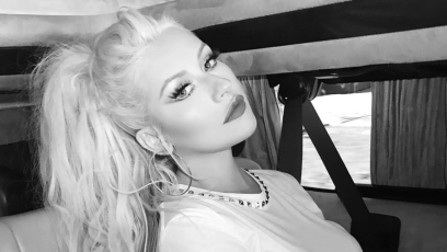 Sexy Christina Aguilera Flaunts Her Sexy Boobs (8 Photos +