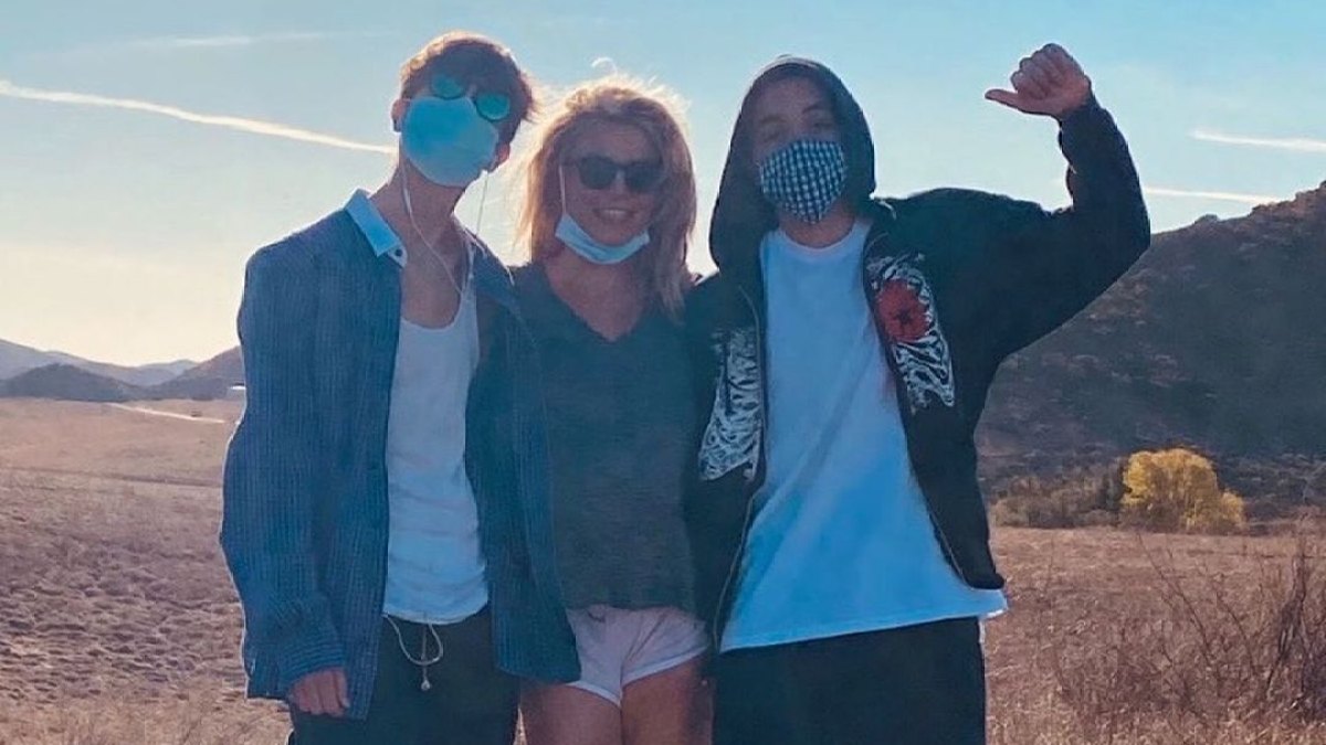 Britney Spears Sons Sean Preston and Jayden Hiking