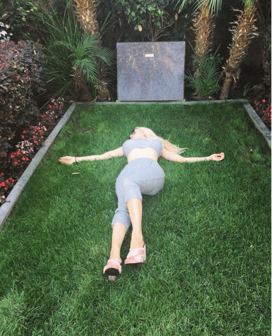 Courtney stodden meditating