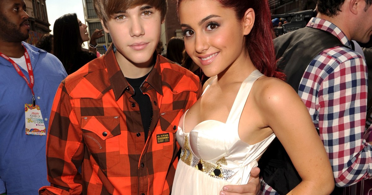 Ariana Grande Sings a Justin Bieber Song In Old Video