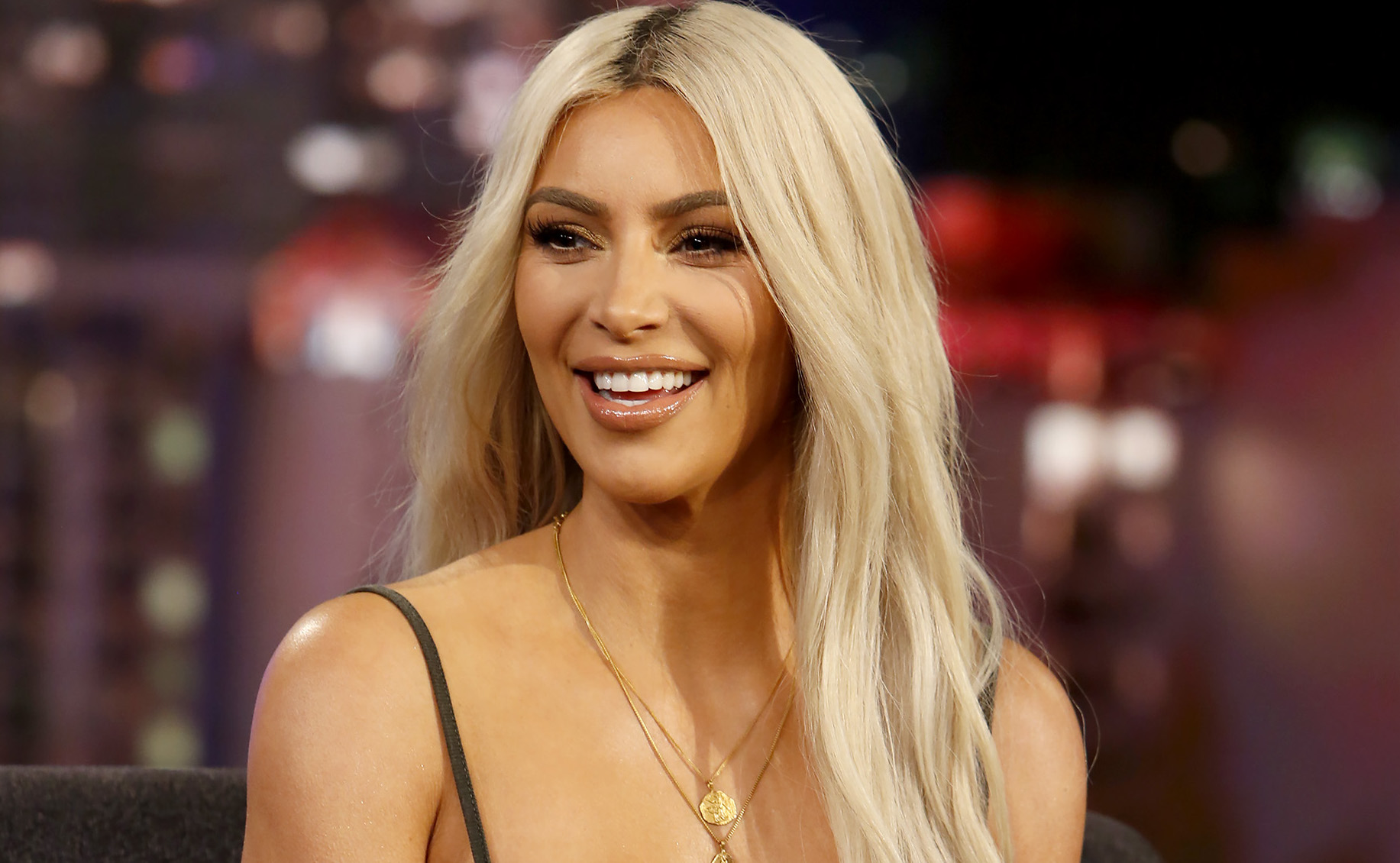 Amateur Blowjob Kim Kardashian - Kim Kardashian's Waist Looks Smaller Than Ever in Latest Pic