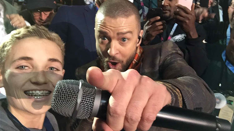 Super bowl selfie kid justin timberlake