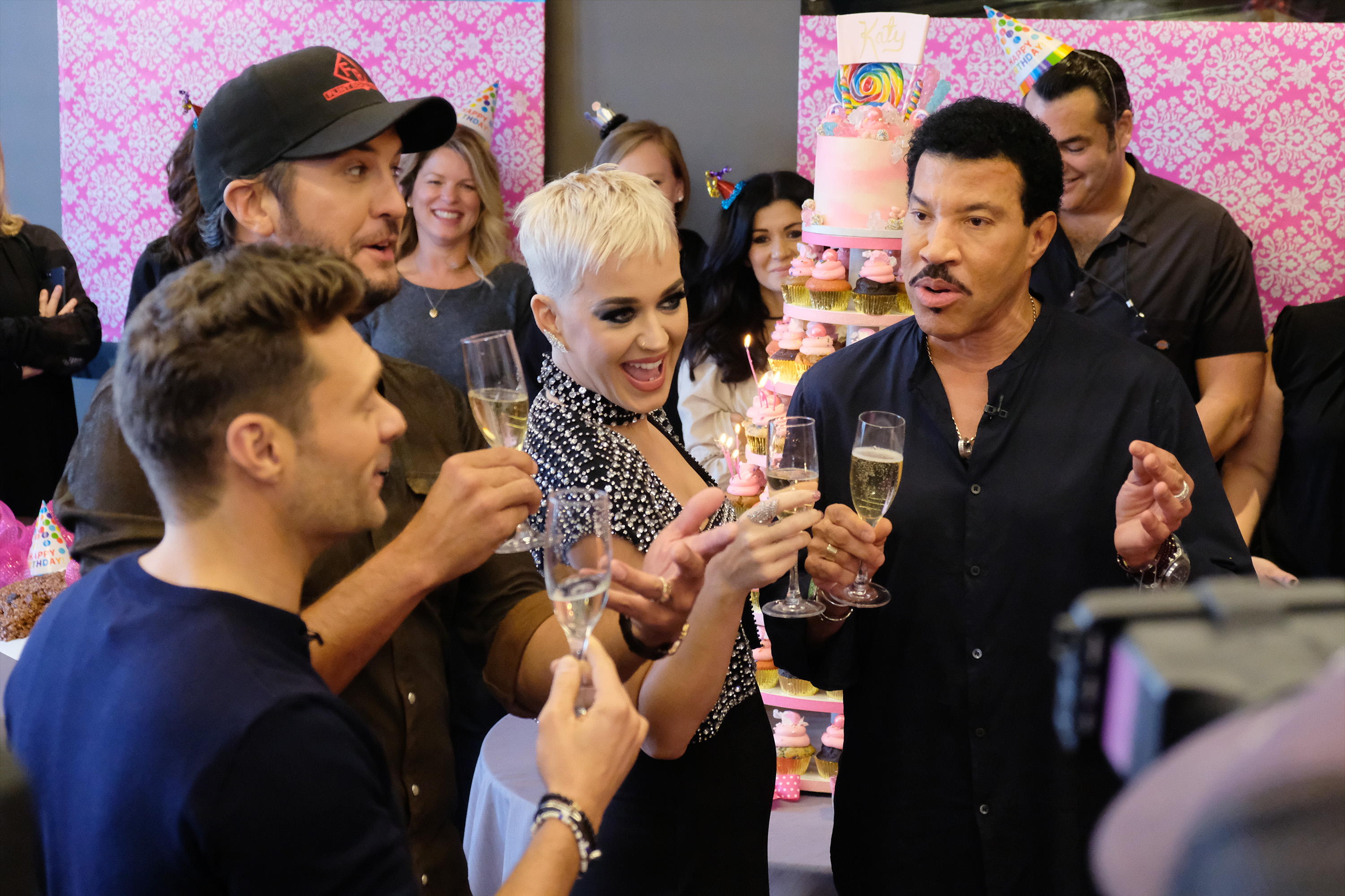 American idol judges host