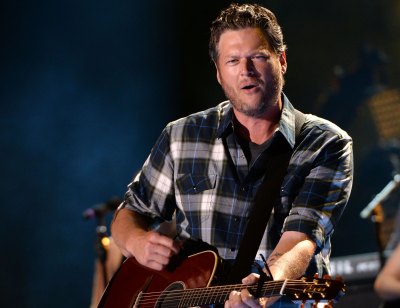 blake shelton singing