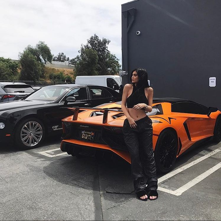 Kylie Jenner autó Aventador 2