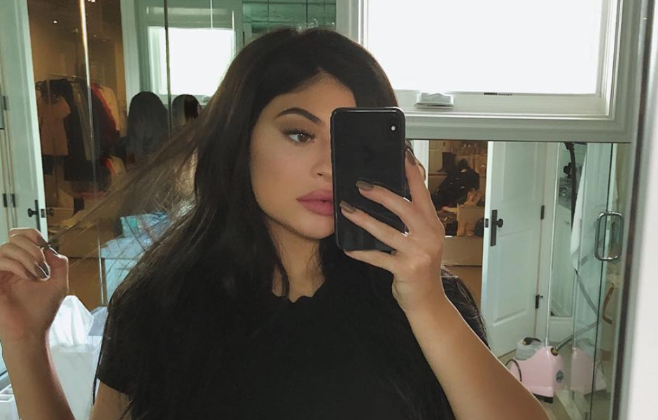 Kylie jenner waist trainer insta