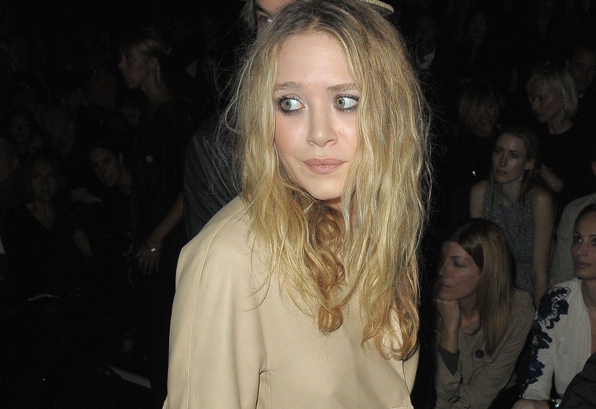 Mary kate olsen leaves fashion week