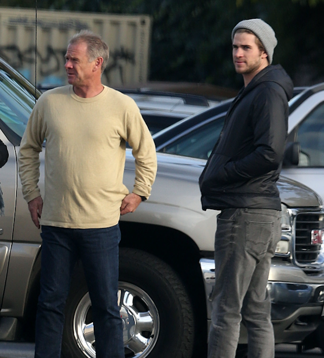 liam hemsworth and dad shopping