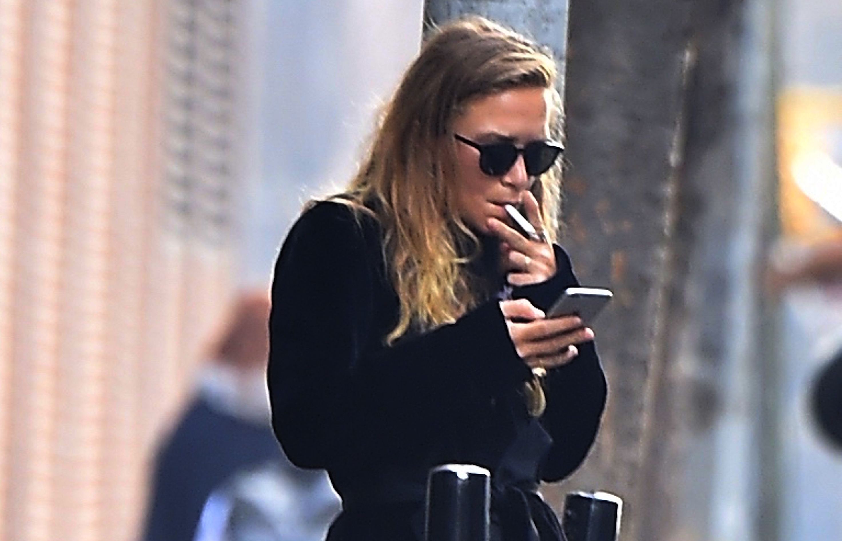 Mary kate olsen smoking