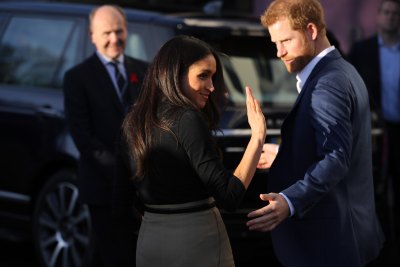 meghan markle waving goodbye meghan markle waving goodbye