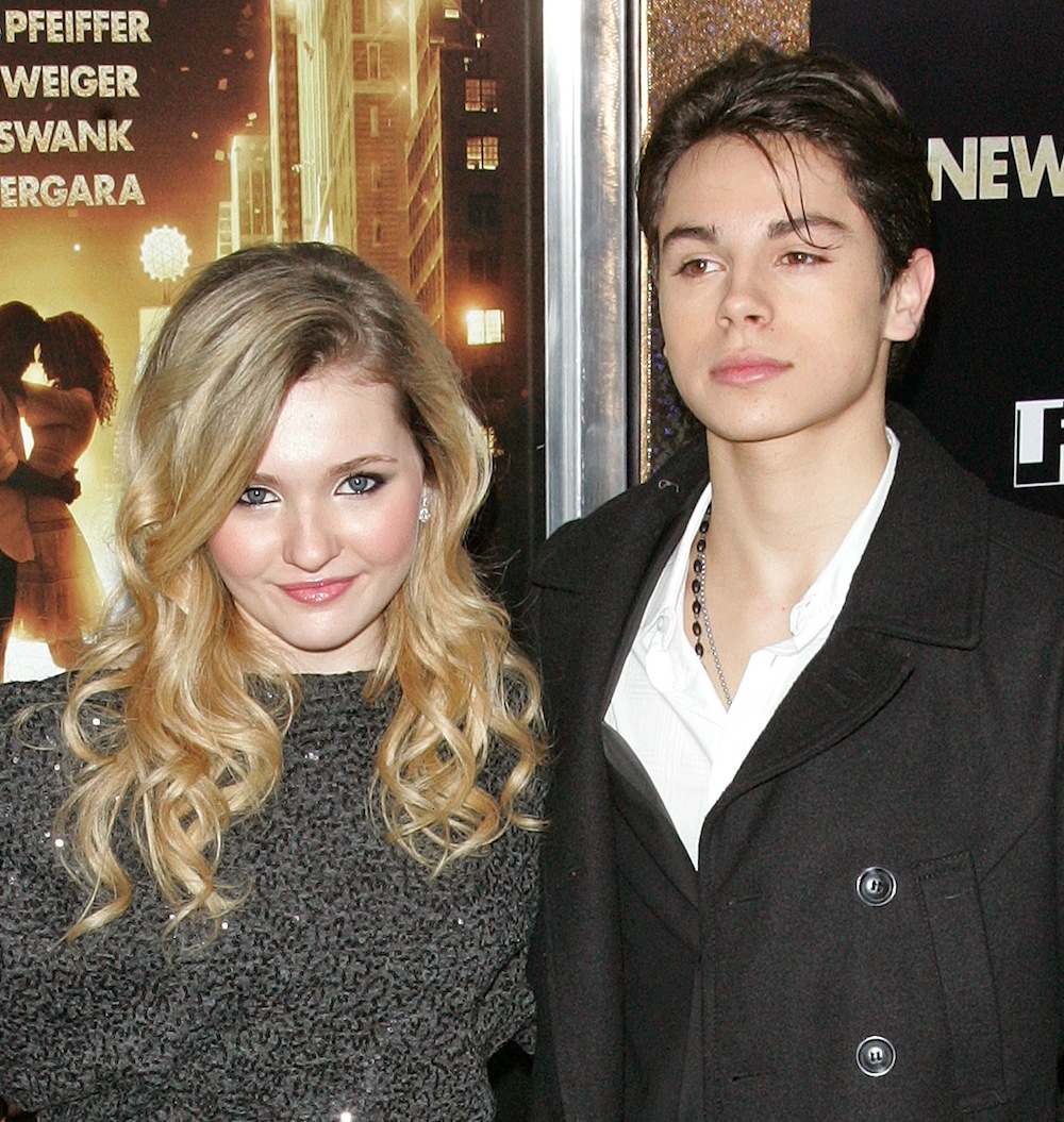 Abigail breslin jake t austin kissing