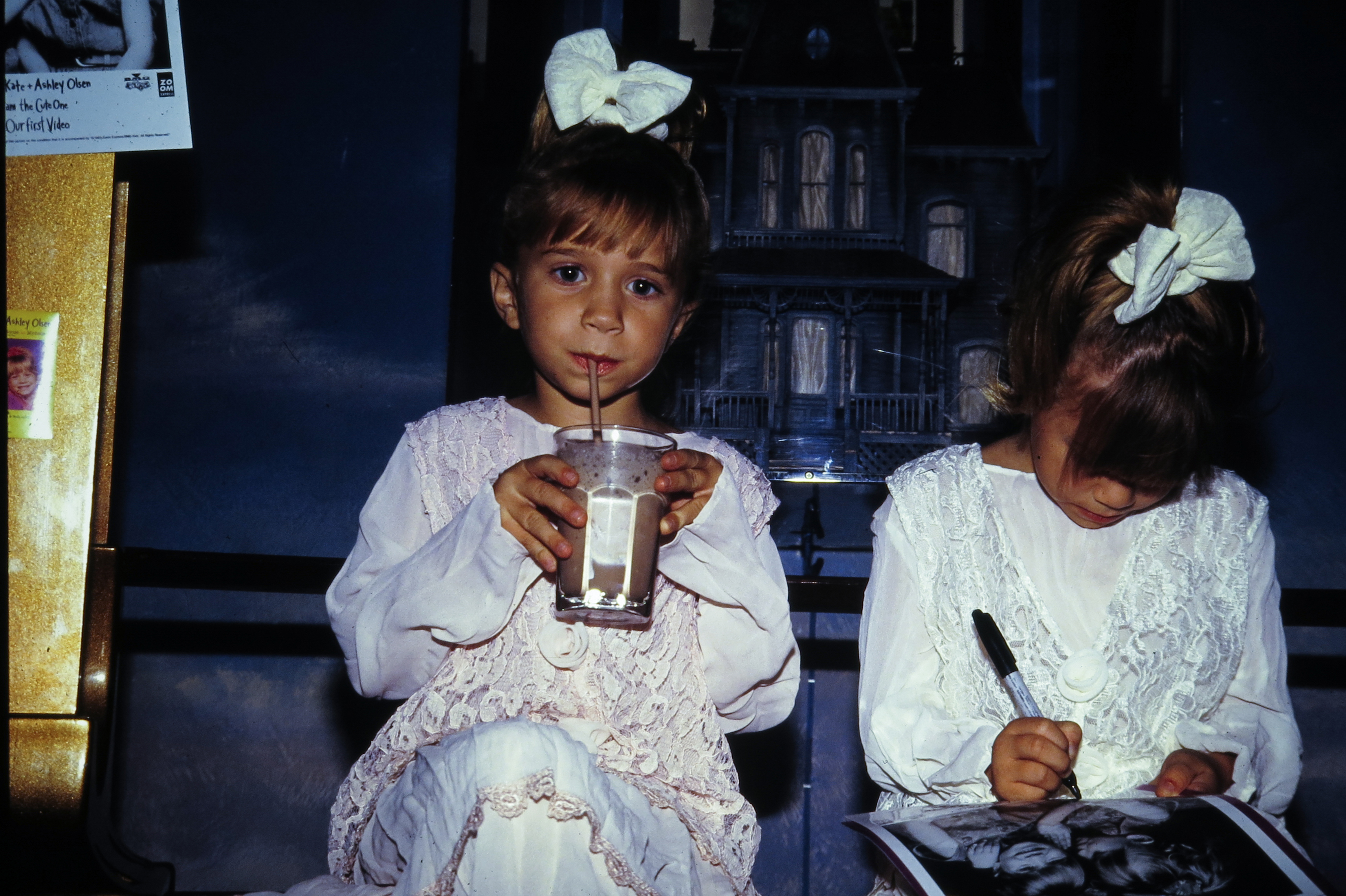 Mary kate and ashley olsen autographs