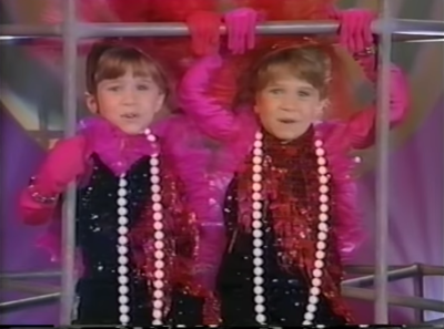 mary-kate and ashley olsen identical twins