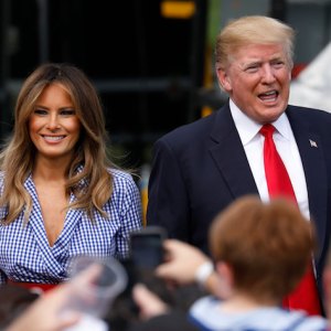 Melania trump donald trump body language