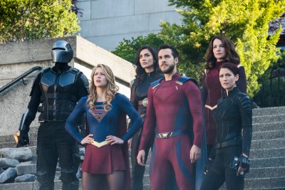 melissa-benoist-group-shot