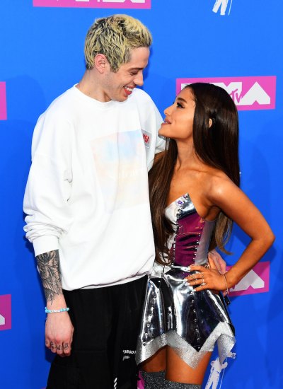 ariana grande pete davidson vmas