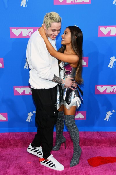 ariana grande pete davidson vmas