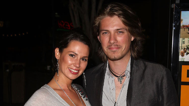 Taylor hanson wife expecting sixth child